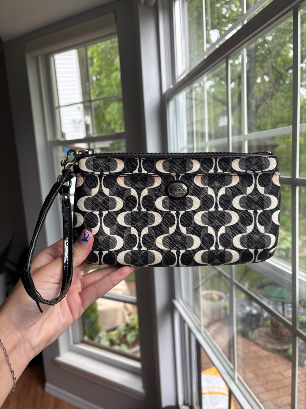 Coach Peyton Dream C medium Black & Cream Signature Pattern Wristlet